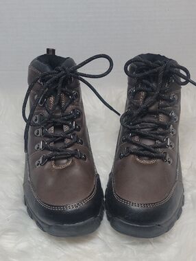 Outland Brown Faux Leather Hiking Boots Women's NWOT‎ 5.5